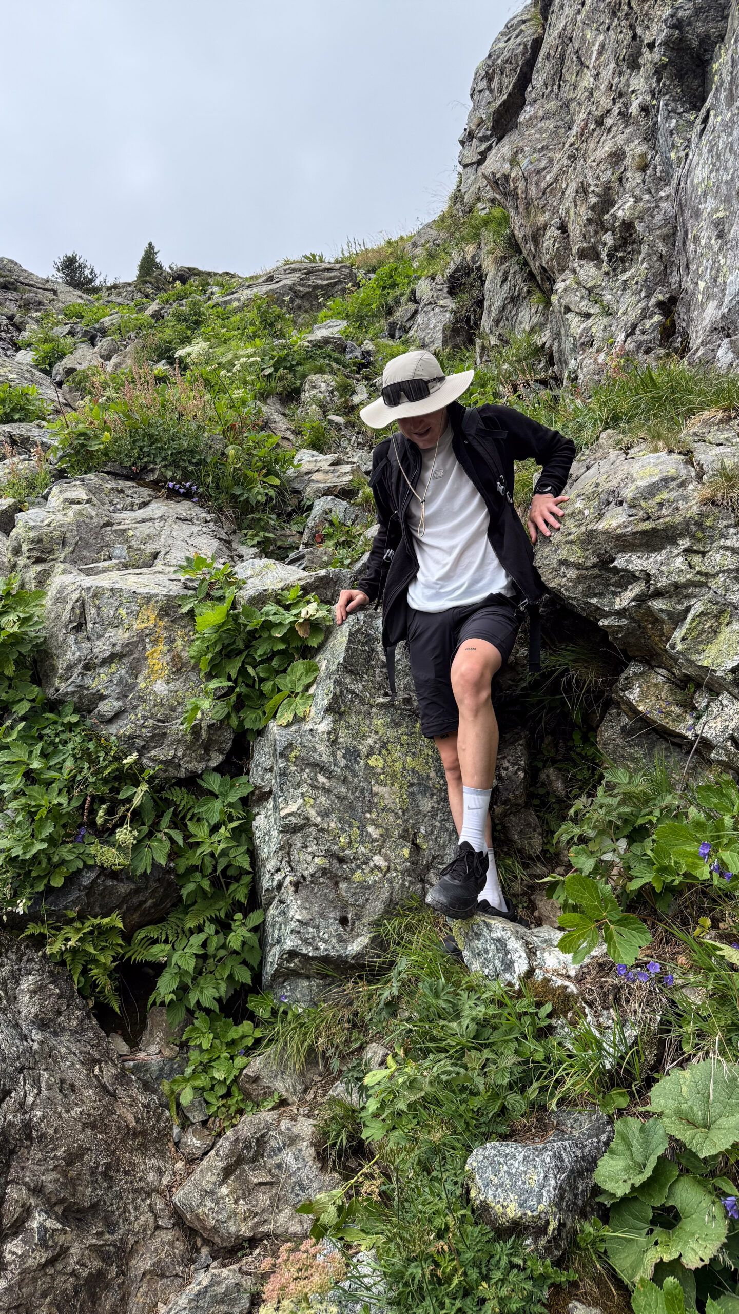 Trek Belledonne passage rocheux